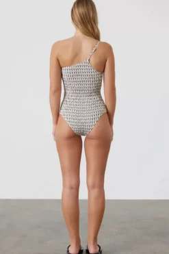 Zulu and Zephyr Swim><noscript><img width=