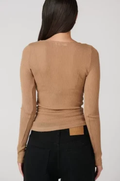 Bayse Brand Tops><noscript><img width=