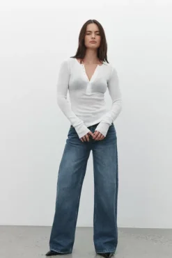 Bayse Brand Tops><noscript><img width=